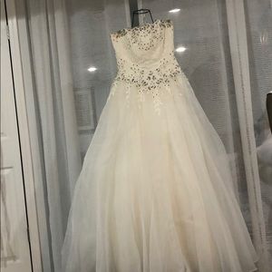 Wedding gown